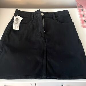 BRANDNEW ARITIZIA BLACK JEAN SKIRT